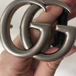 Gucci leather belt with silver double G logo